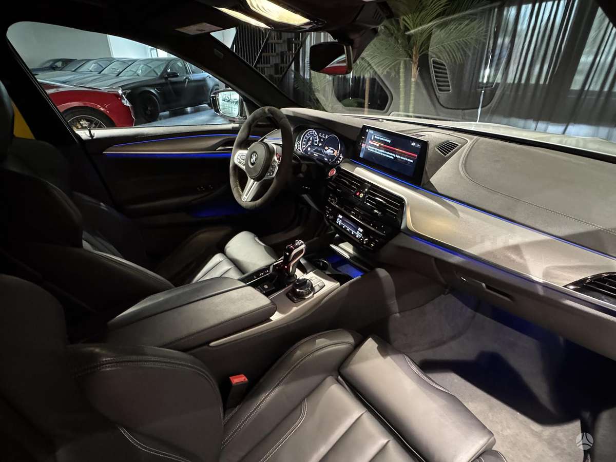 BMW M5, 4.4 l., saloon / sedan