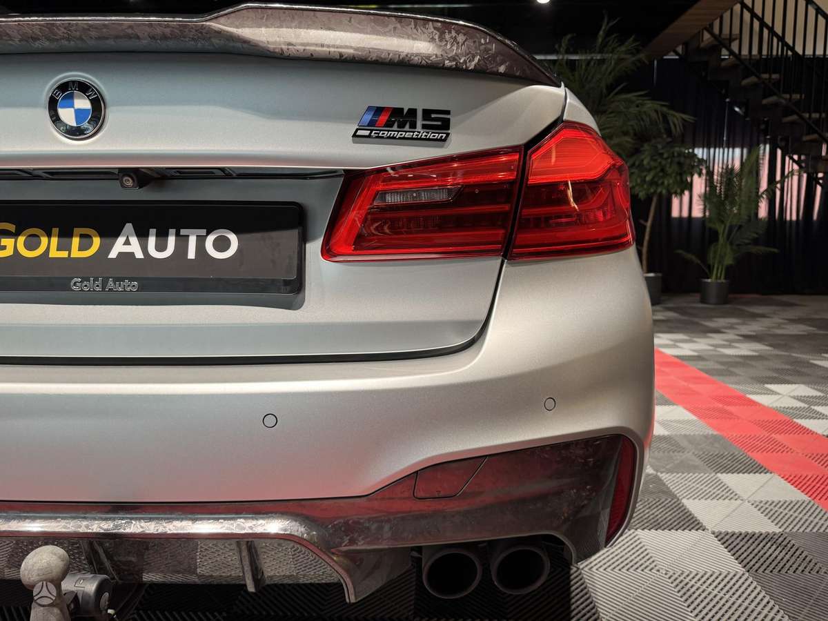 BMW M5, 4.4 l., saloon / sedan