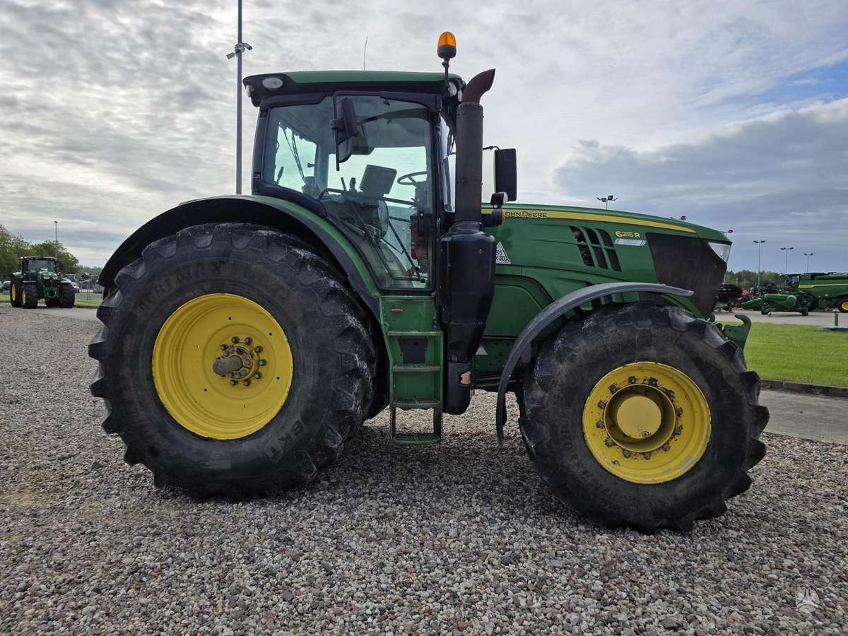 John Deere 6215R, тракторы
