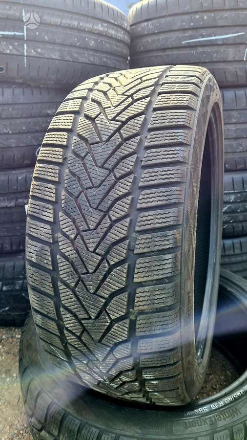 Uniroyal Winterexpert, winter 245/40 R19