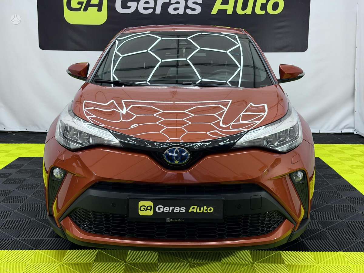 Toyota C-HR, 1.8 l., Внедорожник / Кроссовер