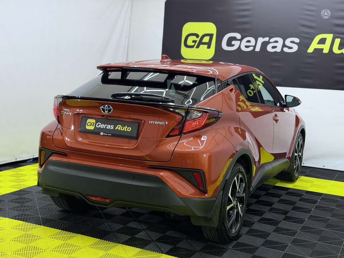 Toyota C-HR, 1.8 l., Внедорожник / Кроссовер