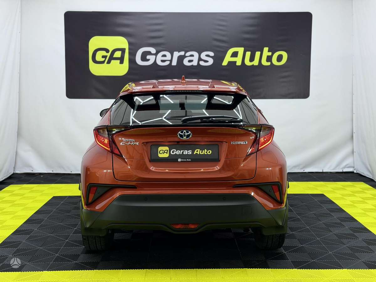 Toyota C-HR, 1.8 l., Внедорожник / Кроссовер