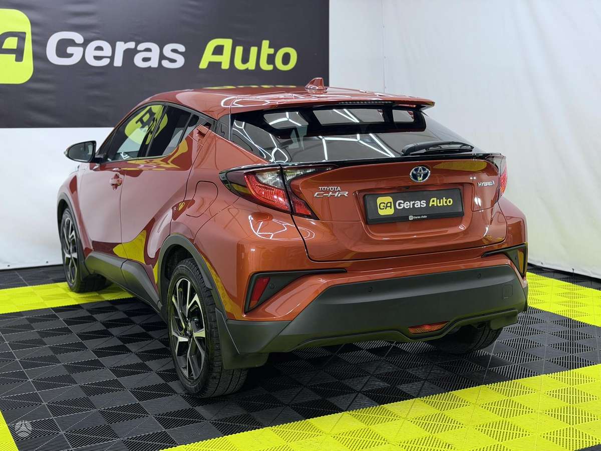 Toyota C-HR, 1.8 l., Внедорожник / Кроссовер