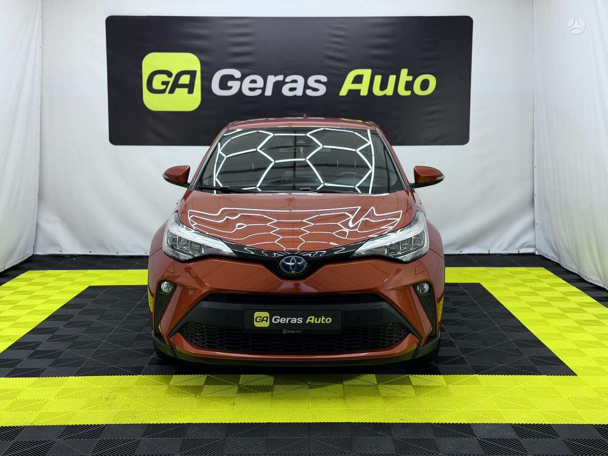 Toyota C-HR, 1.8 l., Внедорожник / Кроссовер