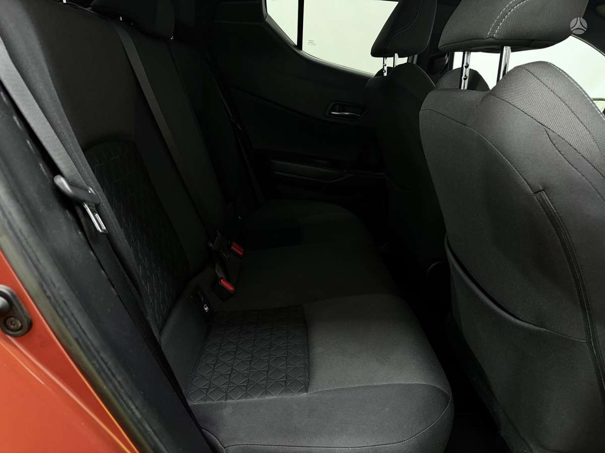 Toyota C-HR, 1.8 l., Внедорожник / Кроссовер