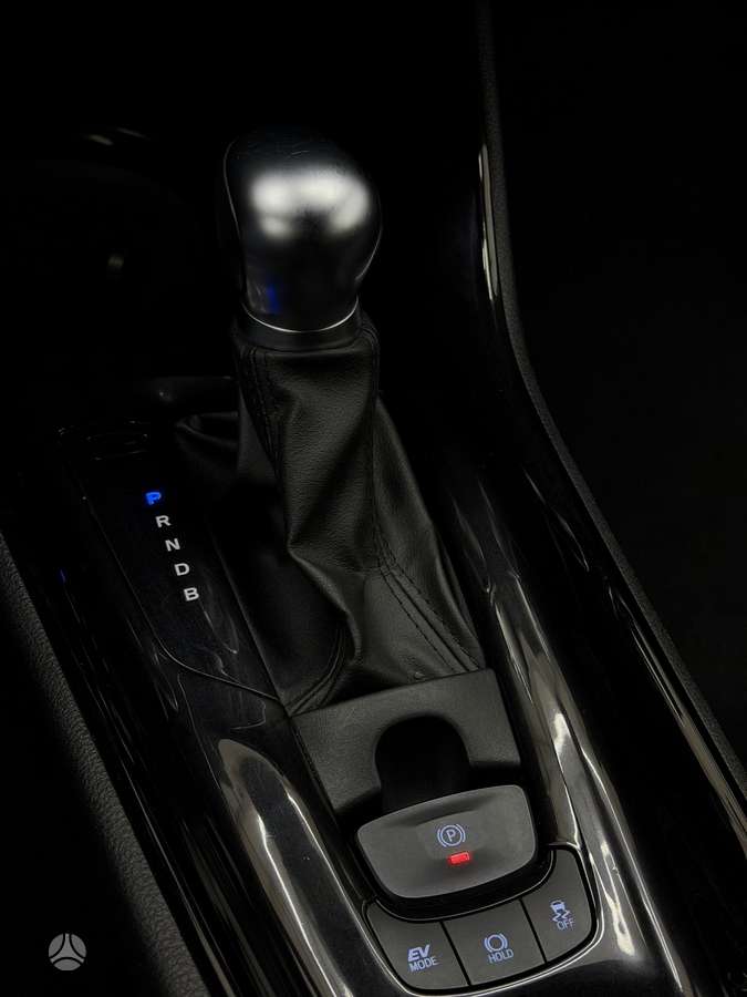 Toyota C-HR, 1.8 l., Внедорожник / Кроссовер