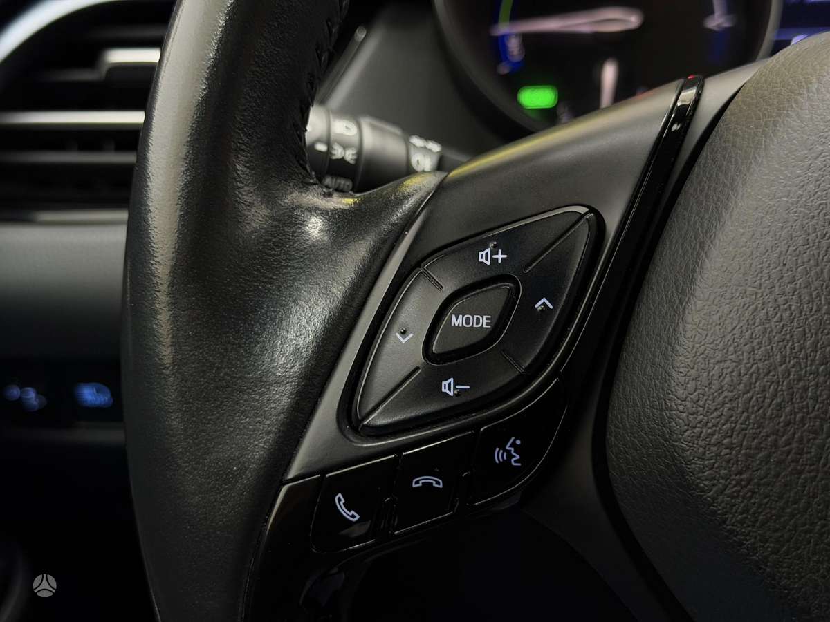 Toyota C-HR, 1.8 l., Внедорожник / Кроссовер