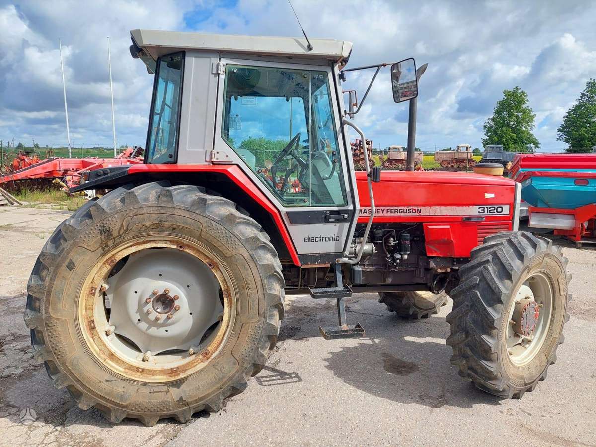 Massey Ferguson 3120, traktoriai