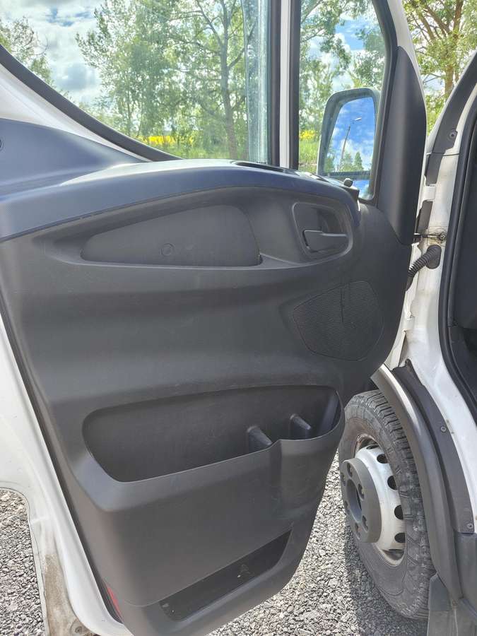 Iveco Daily 70C18, kietašoniai