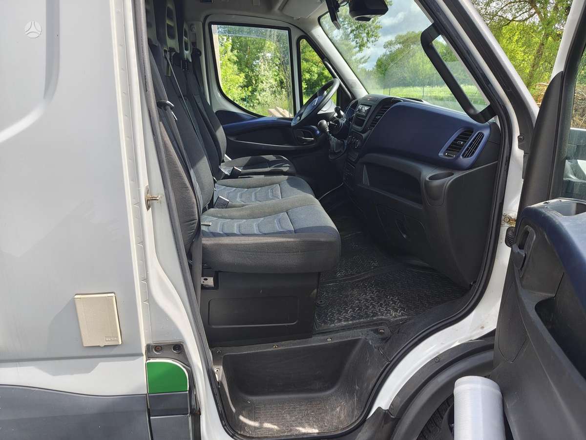 Iveco Daily 70C18, kietašoniai