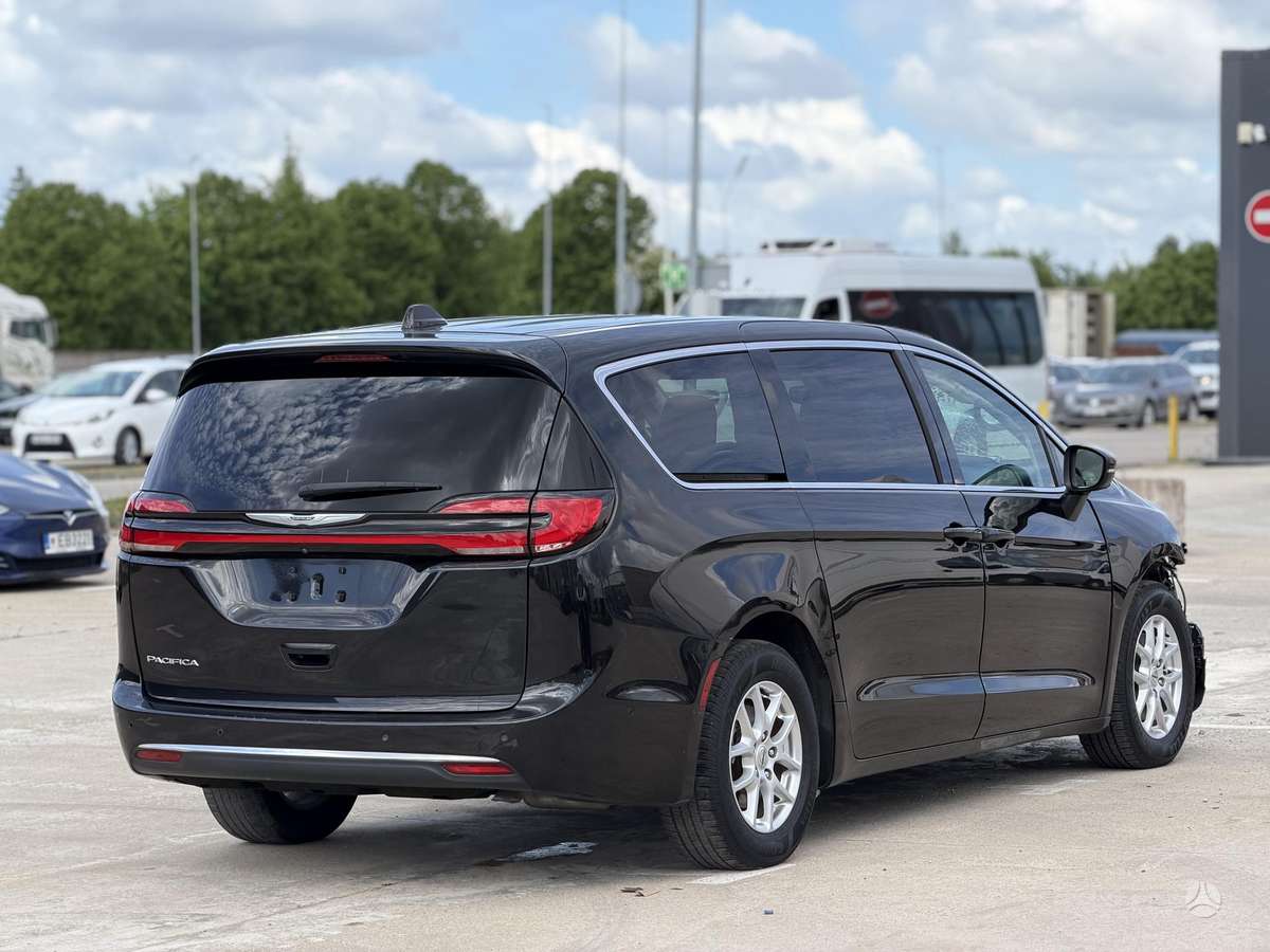 Chrysler Pacifica, 3.6 l., off-road / crossover