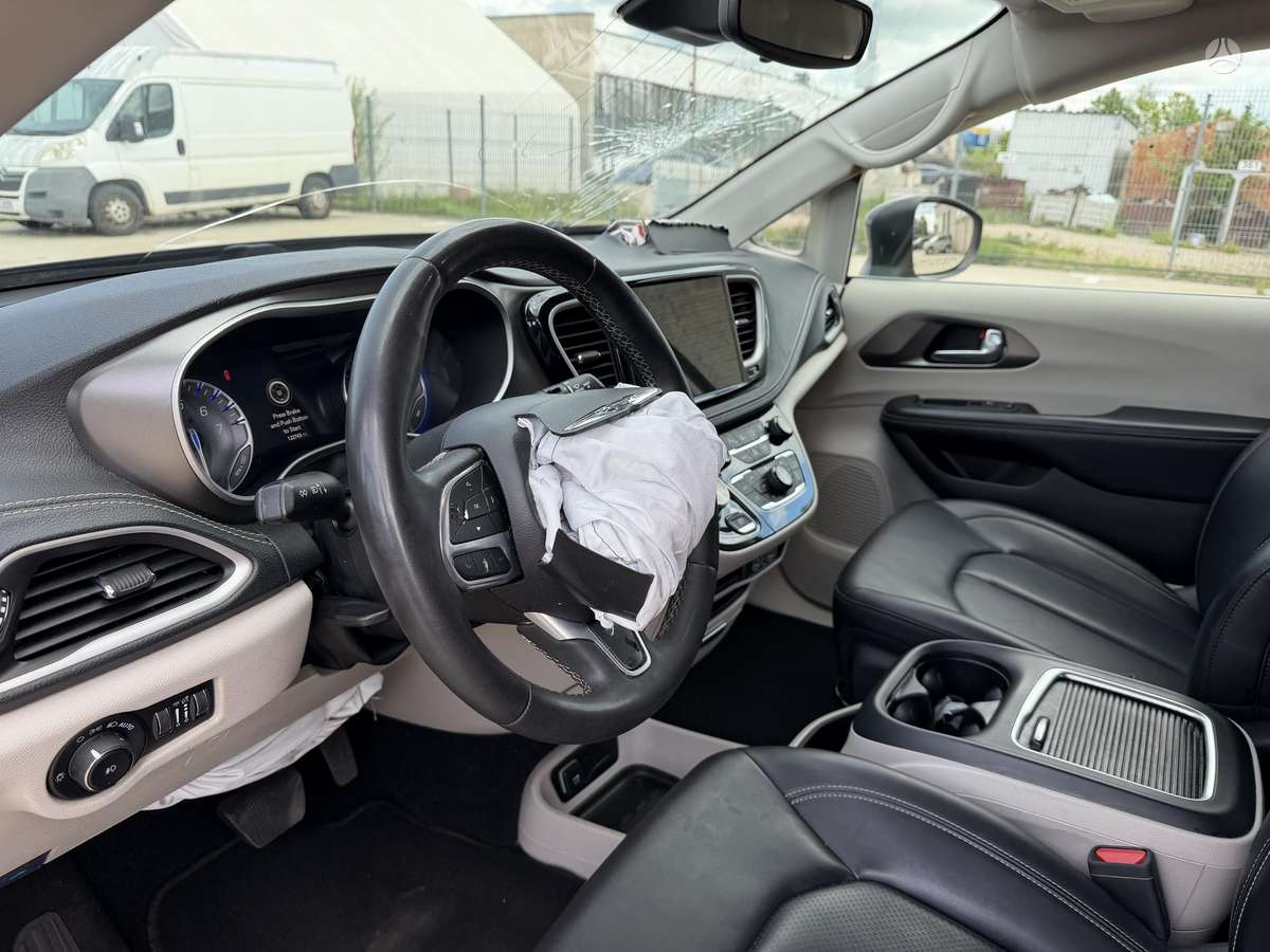 Chrysler Pacifica, 3.6 l., off-road / crossover