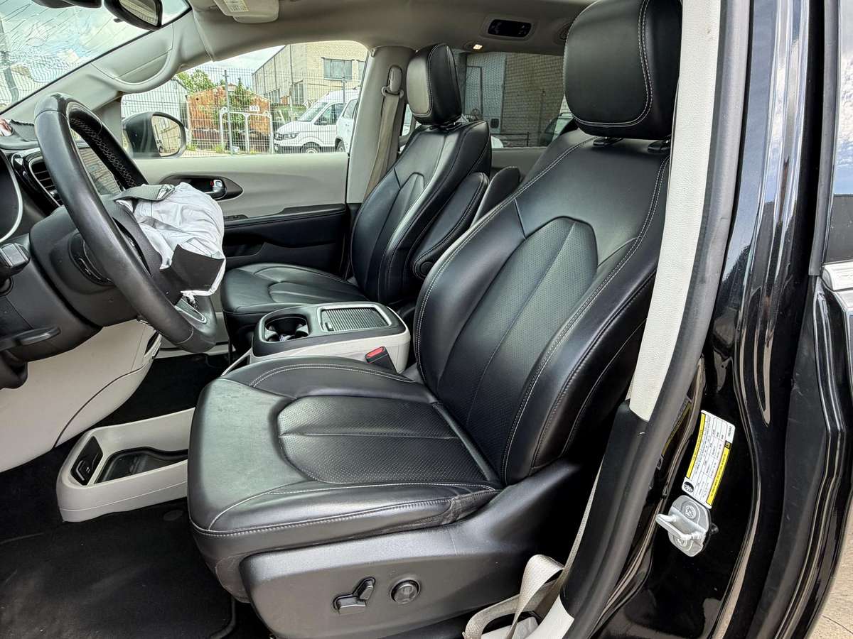 Chrysler Pacifica, 3.6 l., off-road / crossover