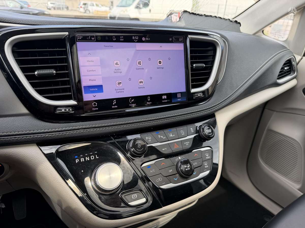 Chrysler Pacifica, 3.6 l., off-road / crossover