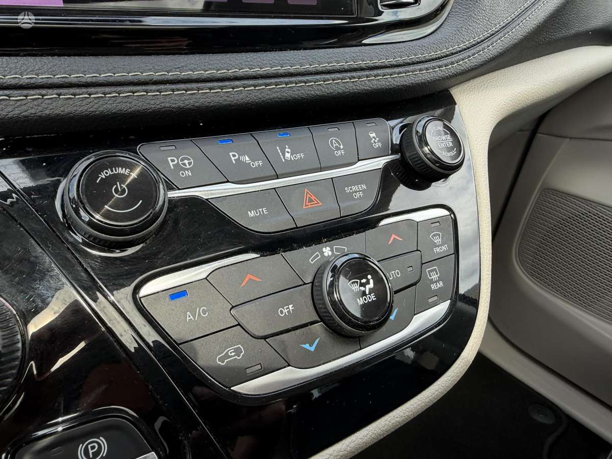 Chrysler Pacifica, 3.6 l., off-road / crossover