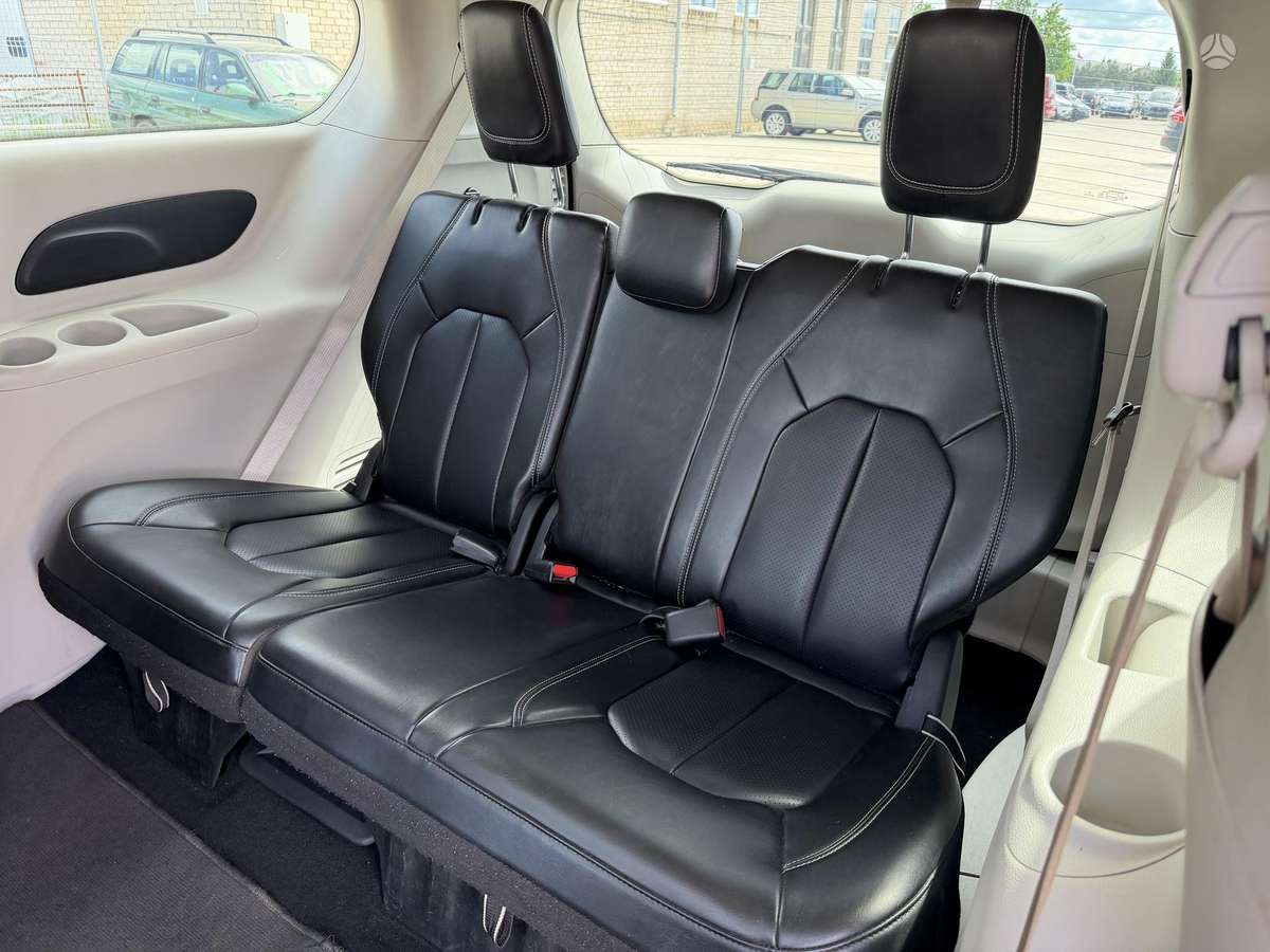 Chrysler Pacifica, 3.6 l., off-road / crossover