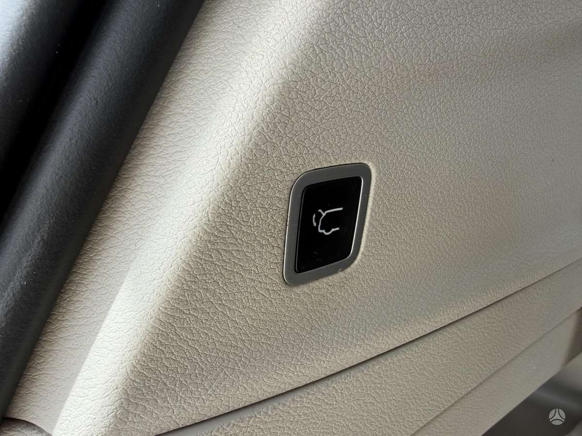 Chrysler Pacifica, 3.6 l., off-road / crossover