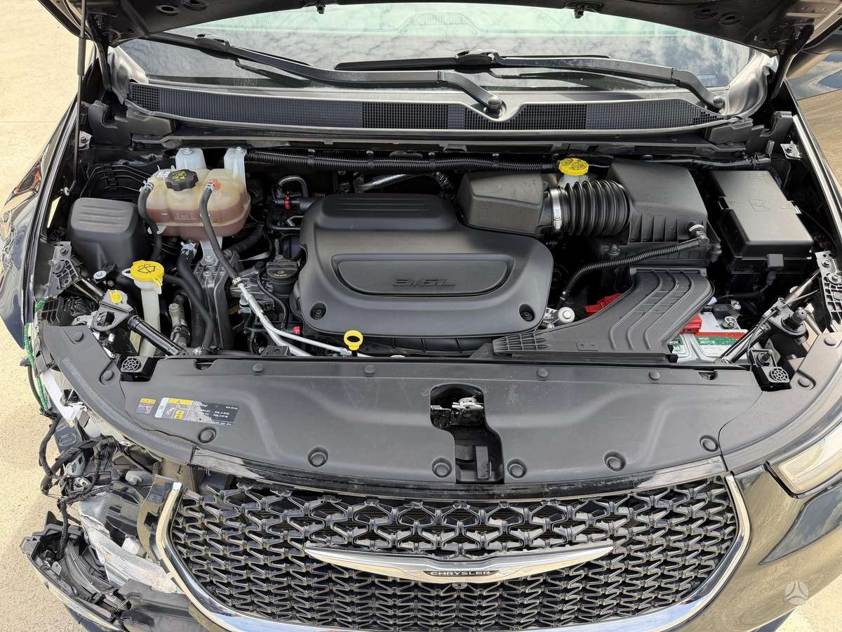 Chrysler Pacifica, 3.6 l., off-road / crossover