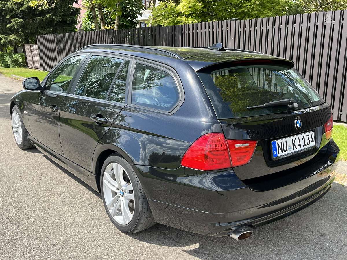 BMW 320, Универсал