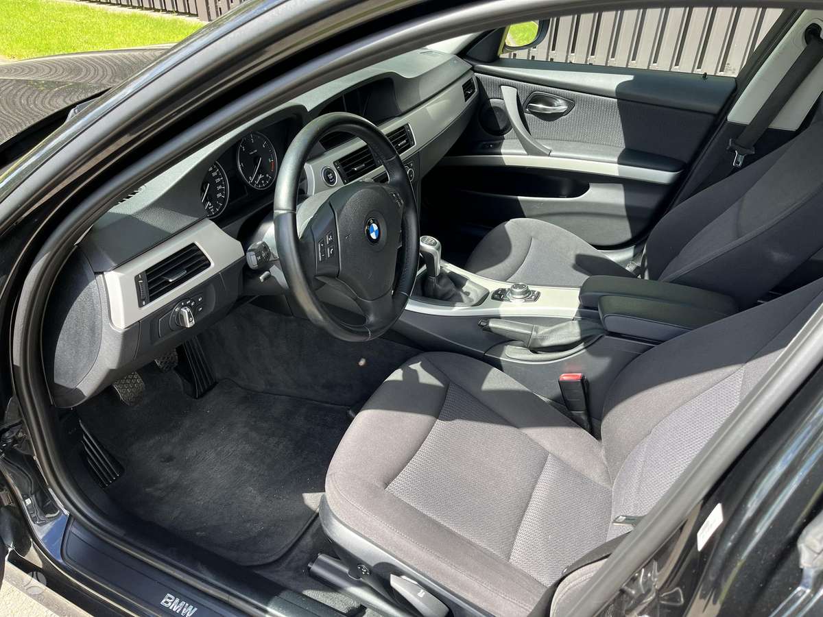 BMW 320, Универсал