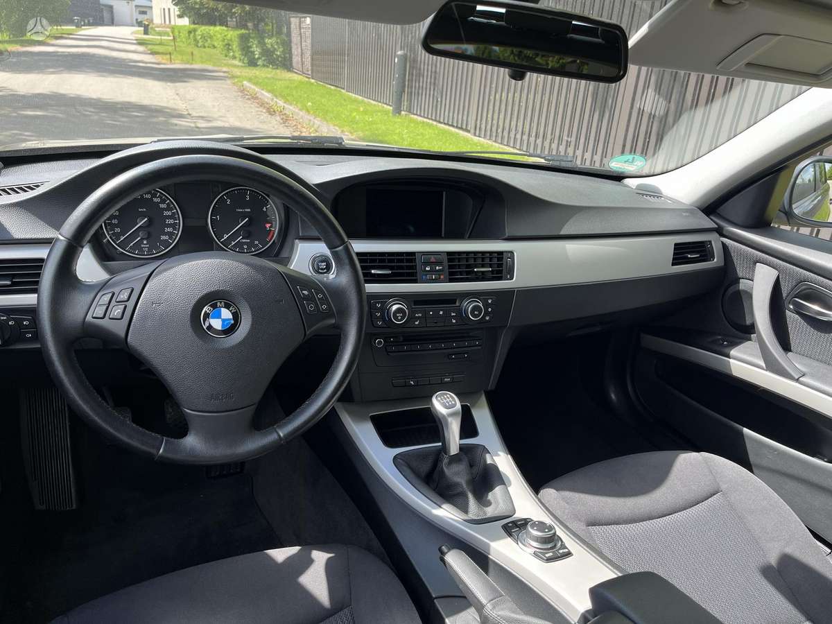 BMW 320, Универсал