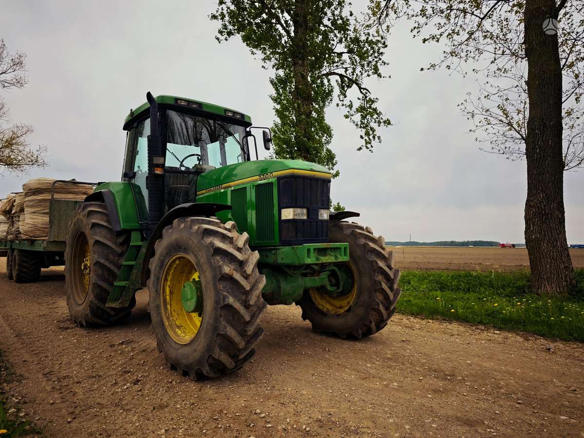 John Deere 7700, tractors