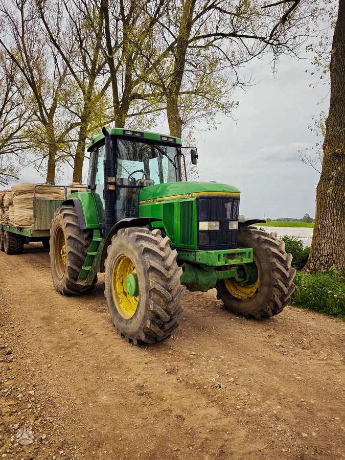 John Deere 7700, traktori