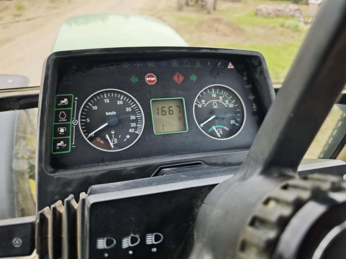 John Deere 7700, traktori