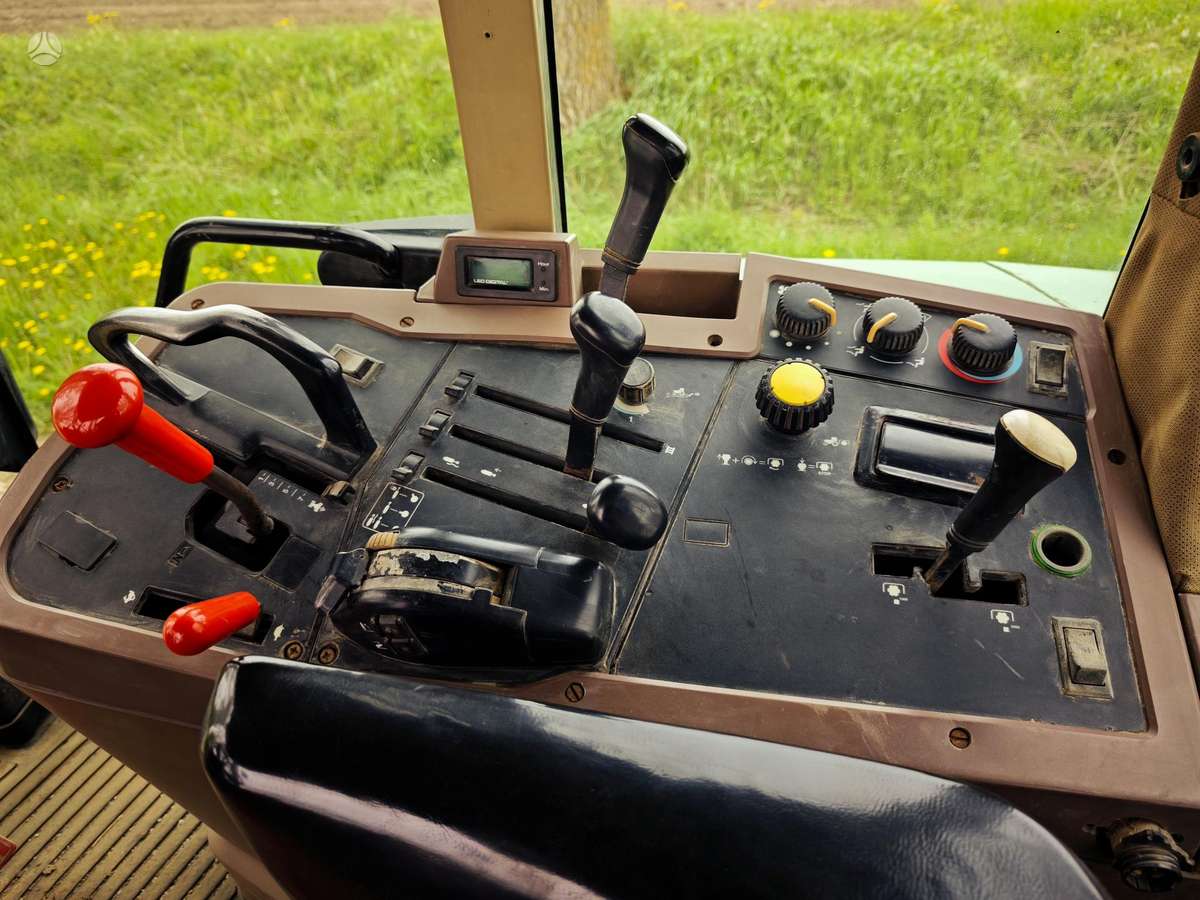 John Deere 7700, traktori