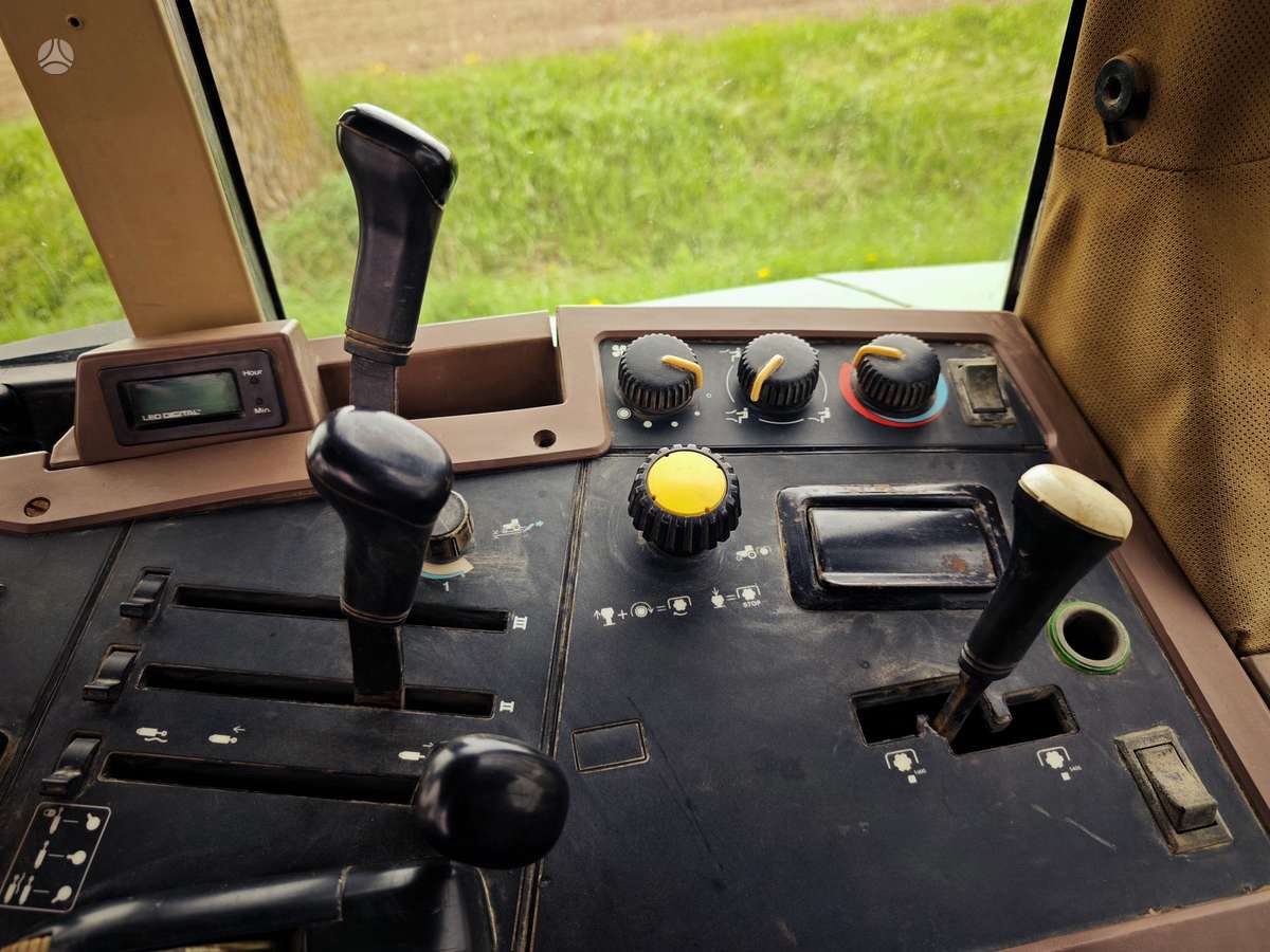John Deere 7700, traktoriai