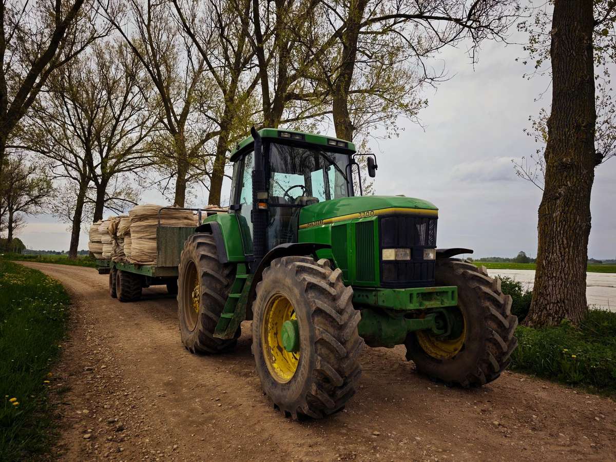John Deere 7700, traktoriai