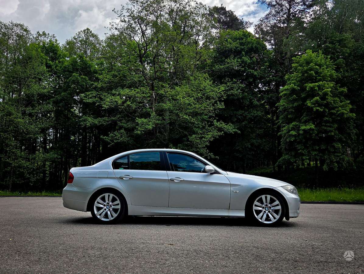BMW 330, 3.0 l., Седан