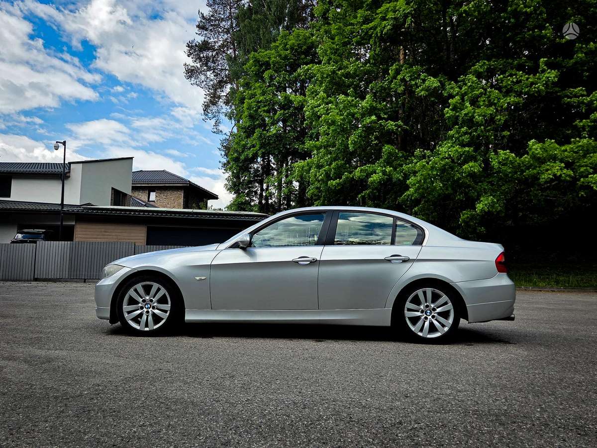 BMW 330, 3.0 l., Седан