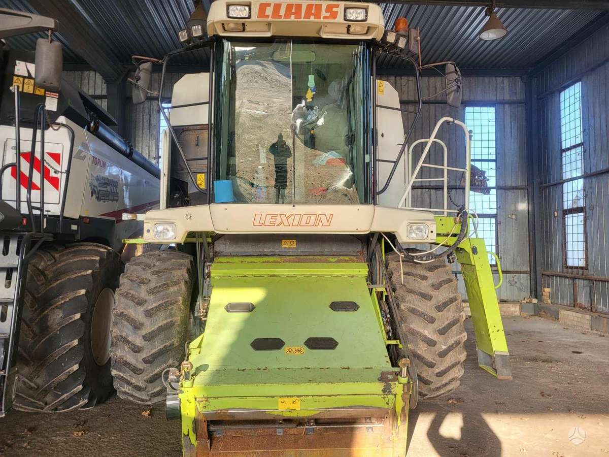 Claas Lexion 460, combine harvesters