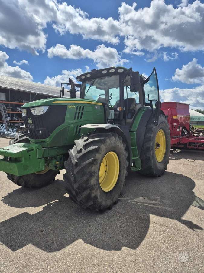 John Deere 6210R, tractors