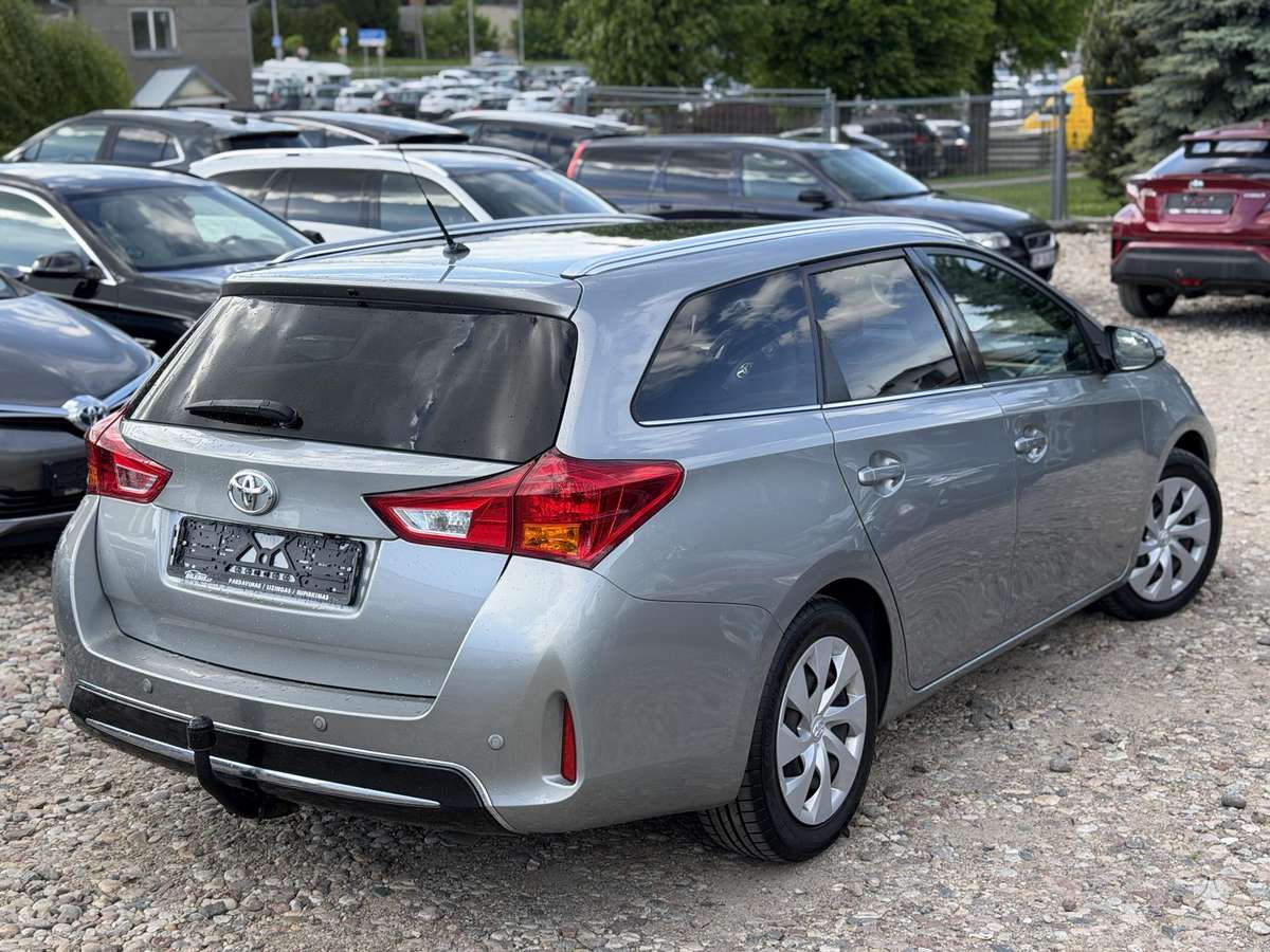 Toyota Auris, 2.0 l., Универсал
