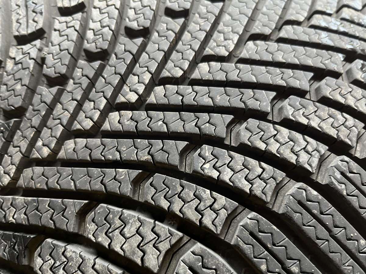 Bridgestone BLIZZAK 6, зимние 285/30 R19