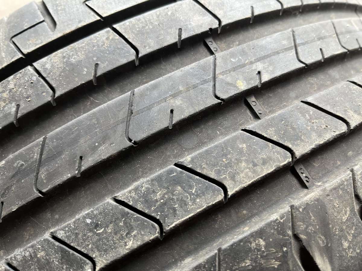 Pirelli PZero pz4 RFT, летние 245/45 R19