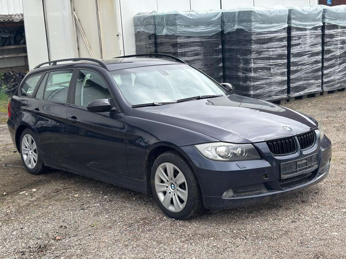 BMW 320 37068366700