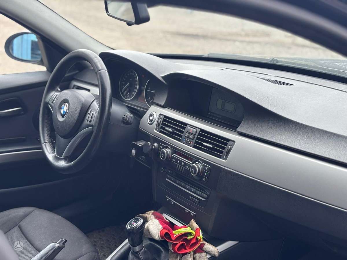 BMW 320 37068366700