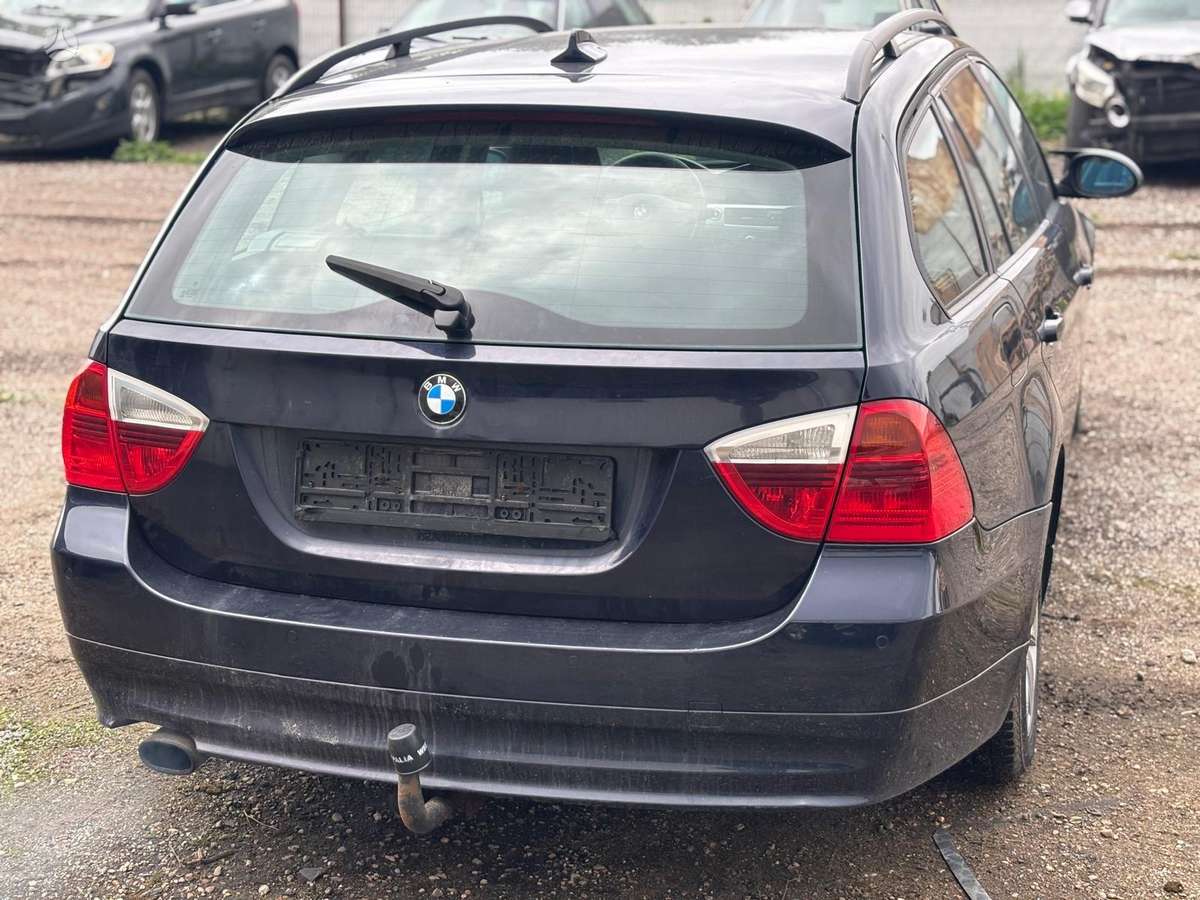 BMW 320 37068366700