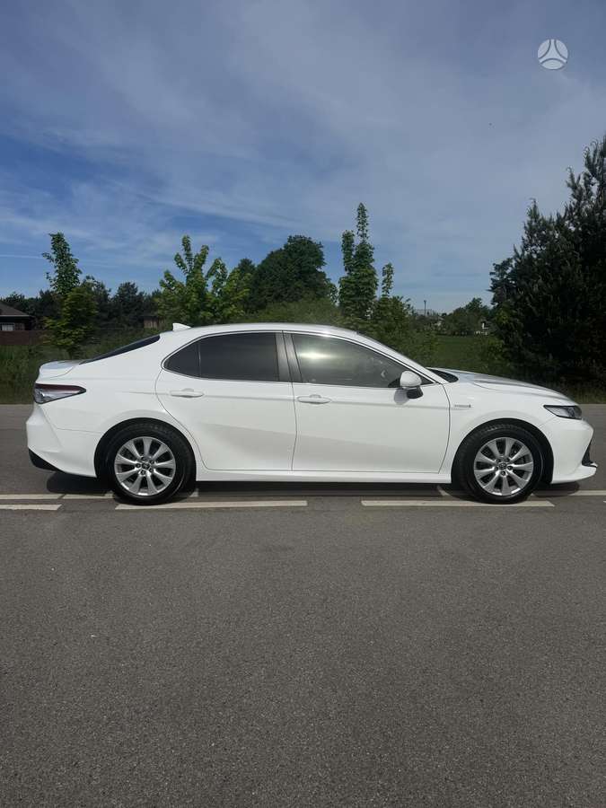 Toyota Camry - 5