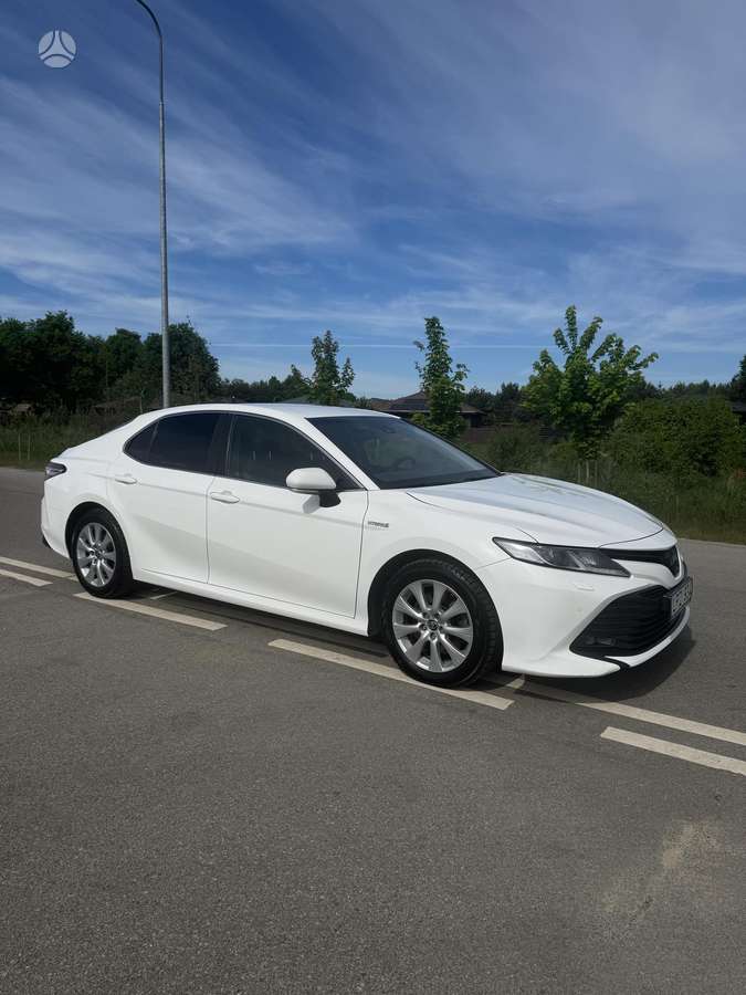 Toyota Camry - 4