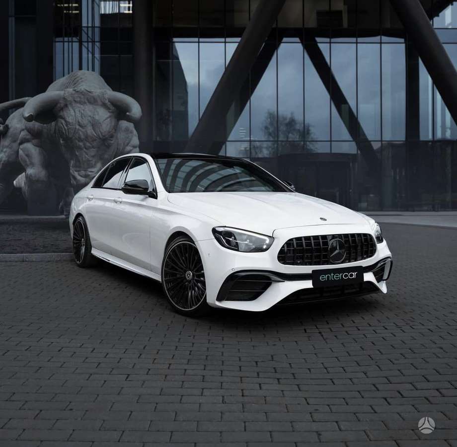 Mercedes-Benz E300, Седан