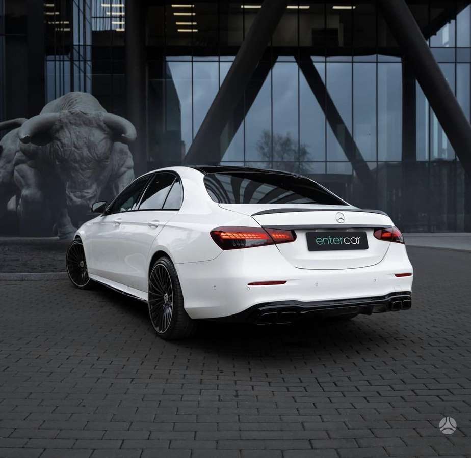 Mercedes-Benz E300, Седан