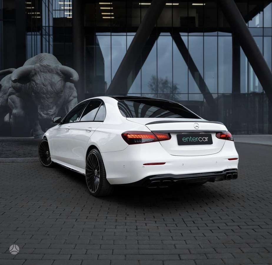 Mercedes-Benz E300, sedanas
