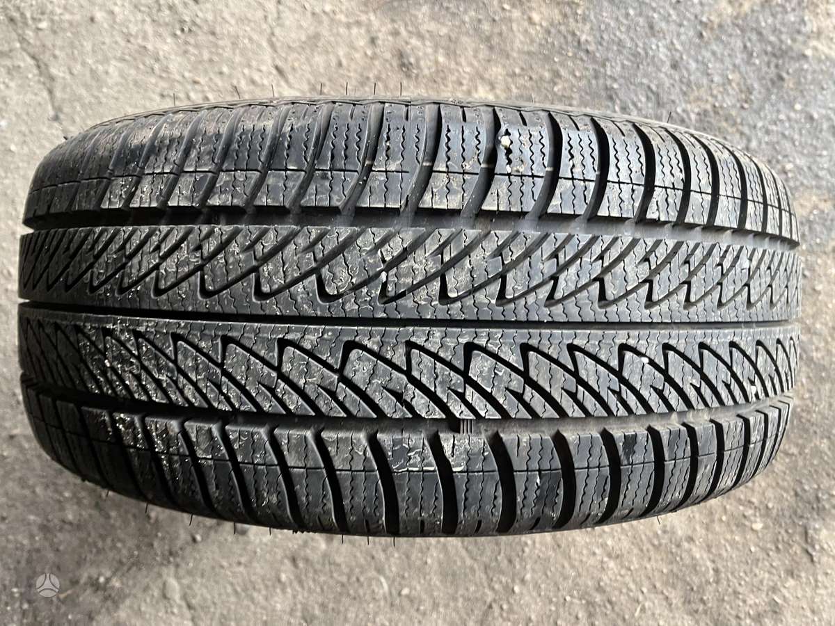 Goodyear UltraGrip 8 Performance, зимние 225/40 R18