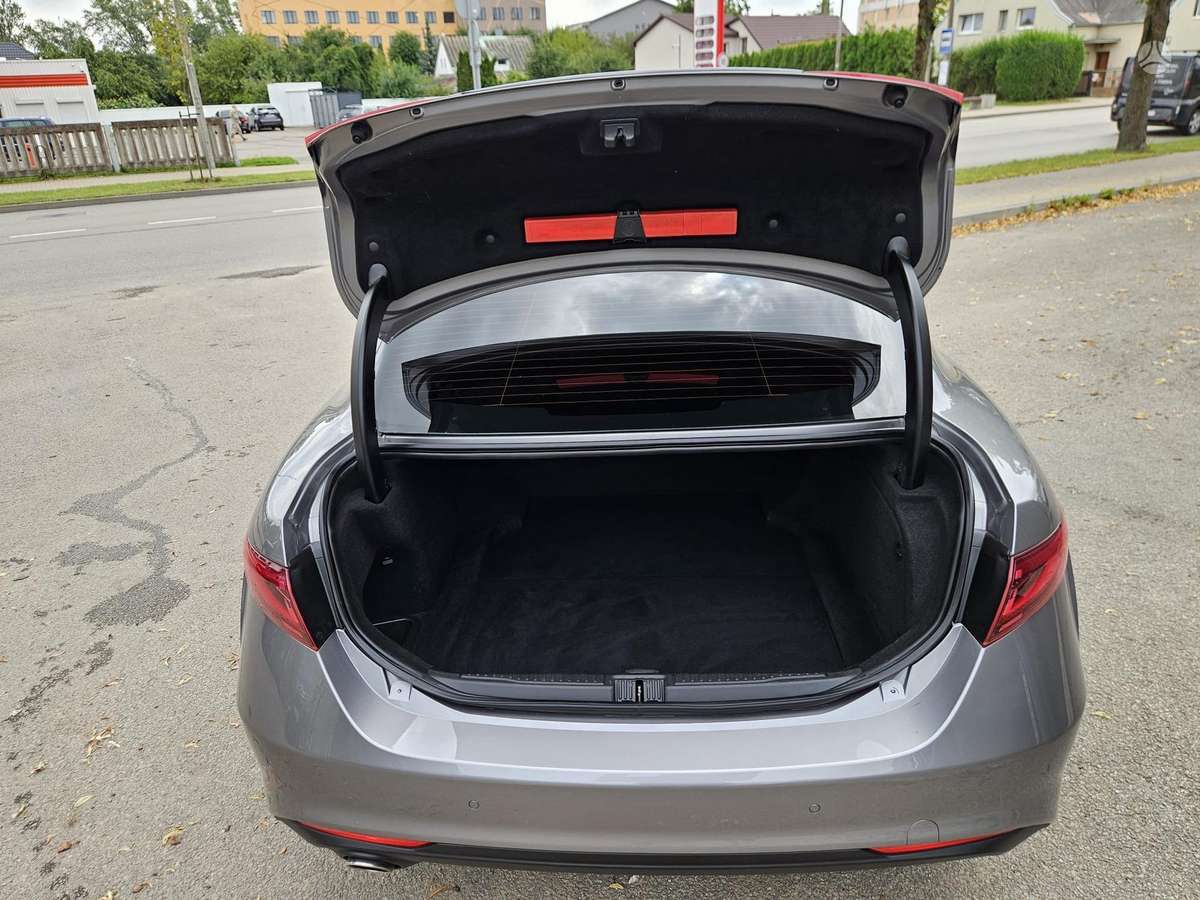 Alfa Romeo Giulia, 2.1 l., Седан