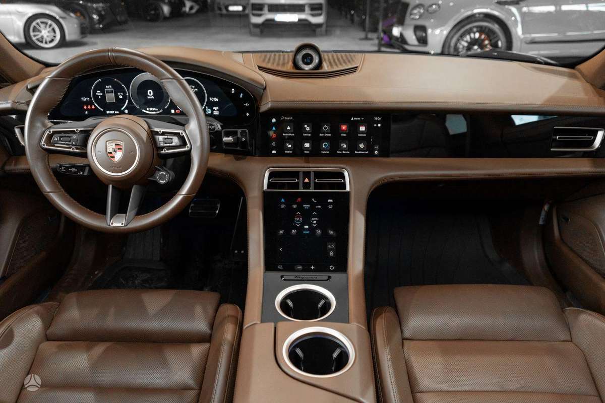 Porsche Taycan - 9